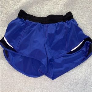 lululemon hotty hot shorts!! size 4, 2.5 inseam!!